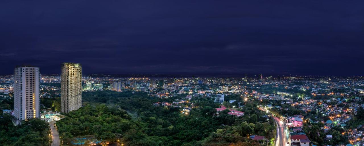 Hotel Marco Polo Plaza Cebu Stadt Exterior foto View of the city at night