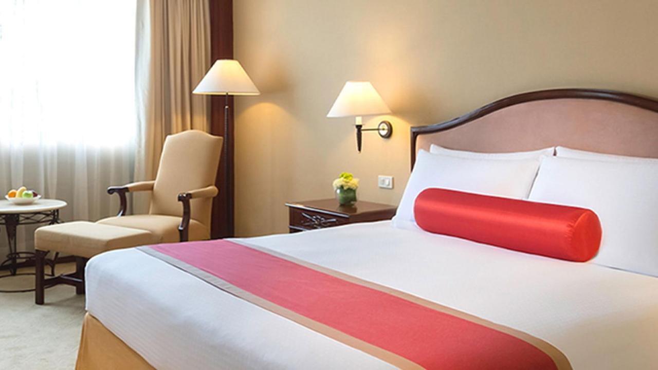 Hotel Marco Polo Plaza Cebu Stadt Exterior foto A guest room at the hotel